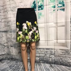 Gorgeous Victoria Beckham Floral Print Skirt Brand New With Tag Size 3x Black Stretch Pencil Skirt For Spring, Black Floral Print Pencil Skirt, Floral Print Skirt, Print Skirt, Printed Skirts, Victoria Beckham, Floral Skirt, Womens Skirt, Floral Print