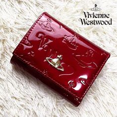 ◉ Vivienne Westwood Gamaguchi Trifold Wallet Color/Red orb New JPN [condition] New, unused item purchased at an outlet store [List price] $205 [Product number] 13vv110 [Color] Red [Material] Embossed enamel [Size] Height 9 x Width 11 x Thickness 3 (cm) [specification] Billfold x 1 Coin purse x 1 Card pocket x 6 (side x 2) ID pocket x 1 Product color and design may vary depending on lighting. Although this item is new and unused, please be aware that since it is an outlet item, there may be slight scratches or dirt from shipping or storage. ◇ What is an outlet product? Genuine outlet products include leather, fabric, metal, etc., which have scratches and stains that do not cause problems in use, poor stitching, off-season products, overproduced dead stock products, low-priced boutique model Red Leather Wallet, Vivienne Westwood Bag Outfit, Red Purse Aesthetic, Wallets For Women Aesthetic, Wallet Essentials, Vivienne Westwood Purse, Vivienne Westwood Bag, Vivienne Westwood Wallet, Wallet Aesthetic