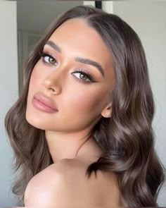 Bridal Makeup Brown Eyes Olive Skin, Bridesmaid Makeup Dark Hair, Winged Eyeliner Bridal Makeup, Dark Hair Makeup Ideas, Makeup Look Blue, Makeup Ideas For Brown Eyes, Maquillage On Fleek, Wedding Guest Makeup, Wedding Eye Makeup