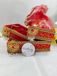 ENCHANT YOUR OCCASIONS WITH OUR SPECIAL WEDDING GIFT SHAGUN TRAY  >< Product Contains ><  * Shagun Tray Set Of (3)  >< Product Details ><  * Product Name : Shagun Tray * Material : Fabric, Laces, MDF * Extra Small : (L*W*H) - 6 x 6 x 2.5 Inches Approx * Small : (L*W*H) - 8 x 8 x 2.5 Inches Approx * Medium : (L*W*H) - 10 x 10 x 2.5 Inches Approx  >< Product Usage ><  *  beautifully arranged baby shower hampers. Each hamper is  tray is meant for a specific   cultural or religious event, in South A Luxury Festive Tikka As A Gift, Shagun Basket, Wedding Night Gift, Welcome Gift Basket, Baby Shower Hamper, Special Wedding Gifts, Gift Tray, Dry Fruit, Christmas Hamper