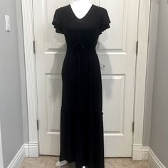 Nwt Gorgeous With Flutter Sleeves And Smocked Waist Perfect For All Weather! Soft Material! Black Jersey Maxi Dress, Stitch Fix Women, Gorgeous Maxi Dresses, Purple Maxi, Purple Maxi Dress, Halter Neck Maxi Dress, Maxi Jersey Dress, Purple T Shirts, Beach Maxi Dress