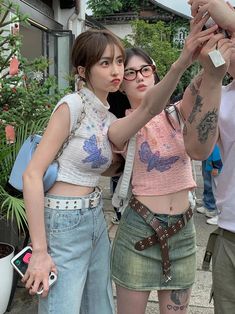 Harajuku Pink, Clubwear Outfits, Streetwear Korean, Summer Streetwear, Y2k 2000s, T Shirts Women, Crop Top Tees, Sleeveless Tee, Summer Crop Tops