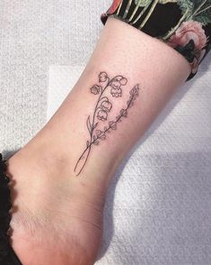 a small flower tattoo on the ankle is very feminine and delicate, it's easy to draw