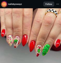 Grinch Almond Nails, Buddy The Elf Nails, Grinch Nails Designs Easy, Grinch Themed Nails, Grinch Nail Ideas, Grinch Inspired Nails, The Grinch Nail Art, Simple Grinch Nails, The Grinch Nails