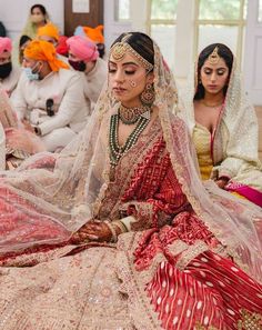 Brides Are Adding Bandhej Dupattas To Their Wedding Look & We’re Loving It! | WedMeGood Green Jewellery, Indian Bridal Jewelry, Rani Haar