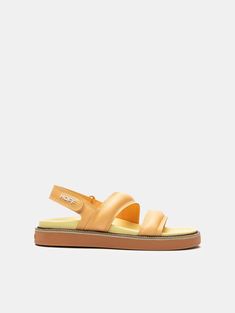 The favorite sandals of street-style? The ROAD PEACH, designed with Nappa leather straps to be the must-have of the season. Their molded insole, elevated rubber sole in pastel yellow, and slingback silhouette make them perfect for strolling through your favorite city, going to work, or a date with your friends. The contrasting embossed logo adds an elegant touch. Pair them with your favorite dress or denim for a casual-chic look. Style: Slingback sandals with two straps. Sole Height: 4.5 cm. Style up your days with the ROAD Collection. For fresh and comfortable looks, these full-leather Nappa sandals are essential in your wardrobe, their neutral tones make them perfectly combinable and versatile. Designed to accompany you on afternoons with friends, workdays, or exploring your new favorite Peach Sandals, Look Casual Chic, Slingback Sandals, Pastel Yellow, The Favorite, Slingback Sandal, Favorite City, Velcro Straps, Embossed Logo