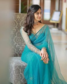 Simple Elegant Saree, Saree Look Modern, Saree Styles Modern Classy, Latest Saree Trends, Saree Chiffon, Put On A Happy Face, Sarees For Girls, Saree Photos