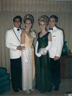 Bridget and Colleen double-date for their Prom, 1968. Bridget's beehive kept… Prom Prep, Prom Picture, High School Prom, School Prom, Fashion 1960s, Prom Queen, The Prom, Swinging Sixties