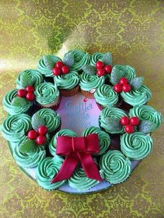 cupcakes are arranged in the shape of a wreath