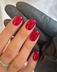 Raspberry Red Nails, Red Shirt Nails, Raspberry Nail Color, Transition To Fall Nails, Red Nails Manicure, Red Nails Inspiration, Nail Ideas Red, Raspberry Nails, Flash Nails