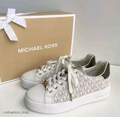 Tenis Mk Michael Kors, Buchifresa Shoes, Black Nike Shoes Outfit, Cool Shoes For Men, Timberland Mens Shoes, Girly Sneakers, Trending Shoes For Men, Fancy Sneakers, Mens Shoes Casual