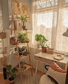 Using Houseplants to Reboot Your Interior Design Lots Of Plants, Earthy Bedroom, Dekorasi Kamar Tidur, Redecorate Bedroom, Aesthetic Rooms, Bohemian Bedroom