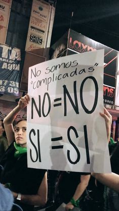 a protester holds up a sign that reads no - non - siesi