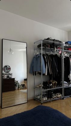 One Room Apartment Aesthetic, Studio Apartment Storage Ideas, Mens Room Ideas, Bedroom Aesthetic Men, Guy Room Ideas, Hypebeast Apartment, Apartment Storage Ideas, Studio Apartment Storage, Apartment Men