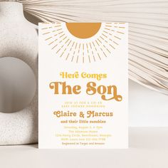 there is a card with the words here comes the son on it next to a vase