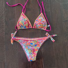 Brand New Never Worn Fitted Swimwear For Beach Season Holiday, Multicolor Swimwear For Vacation, Multicolor Swimwear For Holiday Vacation, Holiday Fitted Printed Swimwear, Beachy Swimwear For Spring Holiday, Beachy Swimwear For Holiday In Spring, London Clothes, Pretty Bikinis, 2000s Fashion Outfits