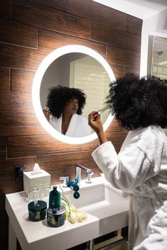 Black Haircare Aesthetic, Haircare Photoshoot Ideas, Natural Haircare Aesthetic, Hair Product Content Ideas, Hair Lifestyle Photography, Hair Product Pictures, Haircare Product Photography Ideas, Hair Products Shoot, Hair Product Shoot Ideas