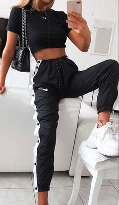 Sweatpants Outfit For School, White Sneakers Outfit, Style Box, Cute Lazy Outfits, Black Outfits, Cute Comfy Outfits