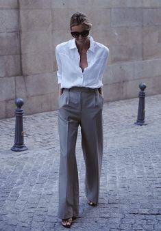 Outfit Info, Trash Fashion, Semi Formal Outfit, Lawyer Outfit, Corporate Attire, Winter Mode, Blouse Style, Classic Women, Autumn Clothes