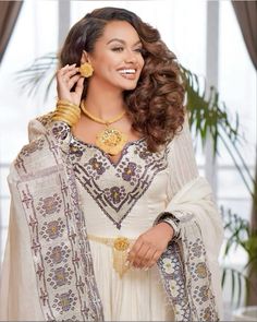 #goldjewelryideas #habeshakemis #jewelry #africandesigner #ethiopia Ethiopian Women Culture Traditional Dresses, Habesha Dress Modern, Ethiopian Women