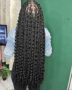 Island Twist With Curls Medium, Boho Knotless Braids Medium, Braids Hairstyles For Summer, Boho Senegalese Twist, Island Twist Braids, Island Twist, Braided Hairstyles For Black Women Cornrows, Beautiful Black Hair, Boho Twists