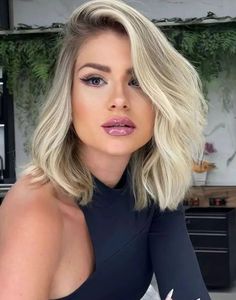 Bright Blonde Highlights Short Hair, Blonde Hair Fade, Blonde Highlights Short Hair, Butter Blonde, Short Hair Highlights, Blonde Hair Transformations, Bronze Hair, Blond Balayage, Light Blonde Hair