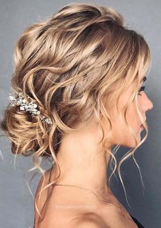 Wavy Wedding Hair, Wedding Hairstyles Medium Length, Bridal Hair Updo, Flower Girl Hairstyles, Low Bun, Short Wedding Hair, Penteado Cabelo Curto, Wedding Hairstyles Updo, Wedding Hair And Makeup