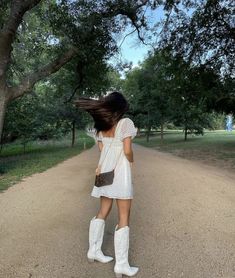 Western White Dress With Boots, Sun Dress And Cowgirl Boots, Cow Boots Outfit, White Cowboy Boots Outfit Summer, White Dress Cowboy Boots, Summer Cowboy Boots Outfit, Outfits With Cowgirl Boots, Cowboy Boots Outfit Summer