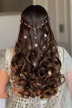 Function Hairstyles, Modern Bridal Hairstyles, Long Bridal Hair, Hair Style On Saree, Engagement Hairstyles, Bridal Hairdo, Bridal Hair Buns, Bridal Hair Inspiration, Open Hairstyles