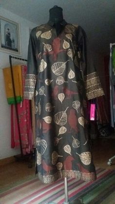 Rupalisingh@hotmail.com #silk #batik #blockprinting Kurti Style, Kurta Neck Design, Neck Designs, Block Print, Batik, Silk, Clothes, Design