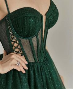 Sparkly Evening Dress, Prom Dress Aesthetic, Prom Fashion, Green Corset, Prom Dress Long, Outfits Woman, Stunning Prom Dresses, Valentines Ideas, Prom Dress Inspiration