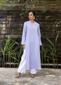 With a simple combination of our long tunic tops CATHLEEN and wide-leg pants, you'll have a linen ensemble that's  elegant, comfortable, and fashionable. Handcrafted in our studio to your specific measurements and customization preferences, with a wide range of color options.  ✓DETAILS - Loose fit - V-neck - Long sleeves - Zipper on back - High side splits - Pants: loose fit, wide legs, front zipper, plastic band at the back for comfort and flexibility. - 100% linen, medium weight, free-shrinkag Summer Straight Kurta With Set-in Sleeves, Linen Tunic For Loungewear, Spring Sets With Side Slits, Spring Linen Tunic Kurta, Summer Linen Straight Kurta Set, Spring Linen Straight Kurta Set, Summer Linen Sets With Straight Kurta, Spring Linen Long Sleeve Kaftan, Linen Straight Kurta Set For Summer