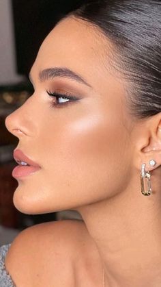 Olive Skin Makeup, Sharp Jawline, Steel Gua Sha, Ball Makeup, Wedding Guest Makeup, Classy Makeup, Tanned Makeup, Wedding Makeup For Brown Eyes, Subtle Makeup