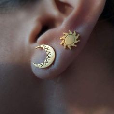 According to the Wiccan tradition, the crescent moon stands for the first phase of womanhood - the maidenhood.In addition, the sun is the symbol of the beginning of something new. Making good choices, having good health and vitality. It also symbolizes good news and justice. This earring is made of solid Stainless Steel that will never rust or lose its color. Material: Stainless Steel Symbol: Sun and Crescent Moon Type of earring: Stud Earring Color: Steel, Gold Plated, or Rose Gold Plated Size: Rose Gold Accessories, Sun Earrings, Midas Touch, Celestial Earrings, Moon And Sun, Mini Studs, Earring Trends, Buy Earrings, Classic Earrings