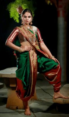 Photoshoot In Saree, Poses For Photoshoot, Saree Shoot, Marathi Saree, Kashta Saree, Saree Ideas