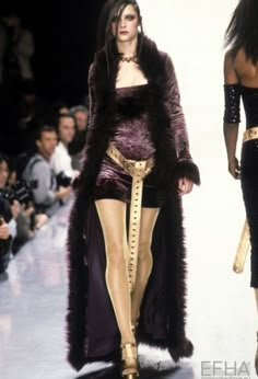 90s Dark Fashion, Belle Silhouette, Fashion 90s, 90's Fashion, Fashion Couture, Looks Chic