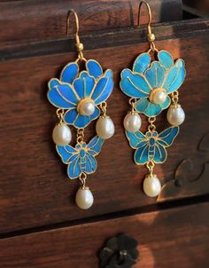 Butterfly Gold-plated Pearl Earrings Accessories 29.00 Beautiful Jewelry Chinese Jewelry, Mexican Jewelry, Floral Butterfly, Butterfly Shape, Traditional Jewelry, Fine Earrings, B & B, Fine Jewellery Earrings