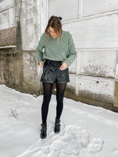 Winter Shorts Outfits Casual, Leather Shorts Outfit Winter Party, Black Leather Shorts With Tights, Leather Shorts Holiday Outfit, How To Wear Shorts In Winter, Shorts And Sweater Outfit Fall, Short Winter Outfit, Black Shorts Outfit Winter, How To Style Leather Shorts