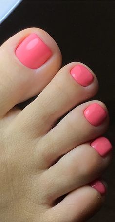 Pedicure Colors Pink, Pedicure Ideas Pink, Summer Pink Pedicure, Painted Toe Nails Ideas, Winter Pedicure Colors, Fuschia Pedicure, Toe Pedicure Ideas, Vacation Pedicure, Pink Pedicure Ideas