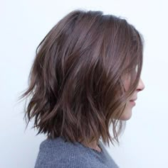 70 fabelhafte abgehackte Bob-Frisuren #bob-frisuren-ideen Hairstyles Afro, Brunette Ombre, Medium Bob Hairstyles, Haircut And Color, Long Hairstyles