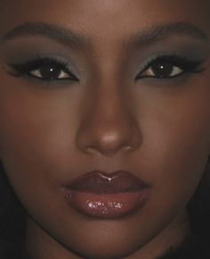 2000s Makeup Aesthetic, Simple Smokey Eye Makeup, 2000s Makeup Looks, Pixie Makeup, 90s Makeup, Justine Skye, Doll Eye Makeup, Makeup For Black Skin