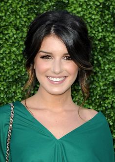 textured messy front (low bun in back) Updo Front View, Romantic Updo Hairstyles, Two Toned Hair, Shenae Grimes, Loose Updo, Front Hair Styles, Bridal Hair And Makeup, Front View