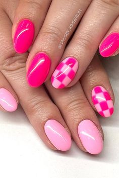 Nail Design On Pink Nails, Toe Nail Colors Valentines, Valentine’s Day Nails Checkered, Barbie Pink Valentines Nails, Checker Nails Short, Pink Nails With Checkered Accent, Checkered And Heart Nails, Easy Valentine Day Nails