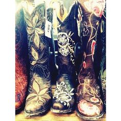 Boots boots boots! Bota Country, Cow Boy, Crazy Shoes, Shoe Obsession, Looks Style, Hippie Style