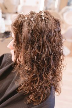 Curly Hairstyles For Fine Hair, Long Fine Curly Hairstyles, How To Get Rid Of Stringy Curls, Best Haircut For Fine Wavy Hair, Fine Hair Curls, Fine Hair Shag Haircut, Fine Wavy Hairstyles, Haircuts For Fine Curly Hair, Curling Fine Hair