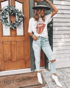 Janessa Leone Hat Outfit, Rocker Tee Outfit, Rocker Boho Style, Nashville Style Outfits, Rocker Chic Style, Country Concert Outfits, Karina Style, Rocker Tee, Booties Outfit