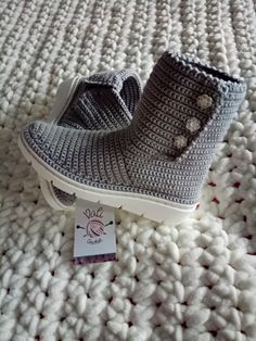 Crochet Booties Pattern, Cama Pet, Crochet Booties, Crochet Handmade, Slippers, Yarn, Sandals, Crochet