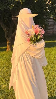 Muslim Women Hijab Aesthetic, Muslim Woman Aesthetic, Aesthetic Muslim Girl, Nikkah Dress Muslim, Nikkah Aesthetic, Niqab Wedding, Muslim Hijab Girl, Niqab Bride, Aesthetic Bride