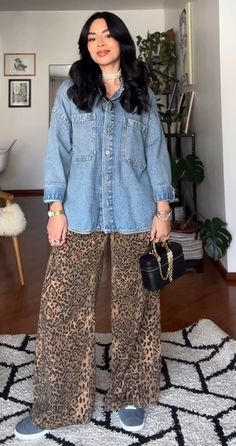 Cute Work Outfits Hair Salon, Styling A T Shirt For Work, Jalisco Mexico Outfits, Cheetah Barrel Jeans Outfit, Leopard Print Color Combos, Outfits With Cheetah Print Pants, 90s Mom Aesthetic Outfit, Retail Store Outfits Work, Leopard Top Outfit Ideas