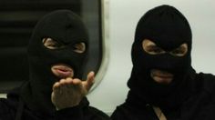 two people wearing black hoods and masks with the caption beem 4800pa 3